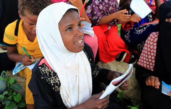Displaced students attend class on October 28th in a makeshift school in the northern district of Abs in Yemen's northwestern Hajjah province. [Essa Ahmed/AFP]