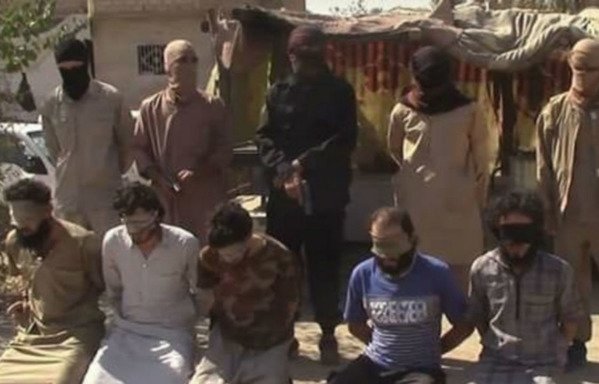 A poor-quality photo circulated by the 'Islamic State of Iraq and Syria' shows the execution of the death penalty against civilians in Deir Ezzor province recently. [Photo courtesy of Mazen Zaki]
