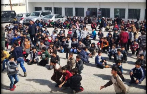 تم توزيع أكثر من 1000 حقيبة على التلاميذ في مدرستين ابتدائيتين في مدينة معان، فيم 21 تشرين الثاني/نوفمبر. [ملف]