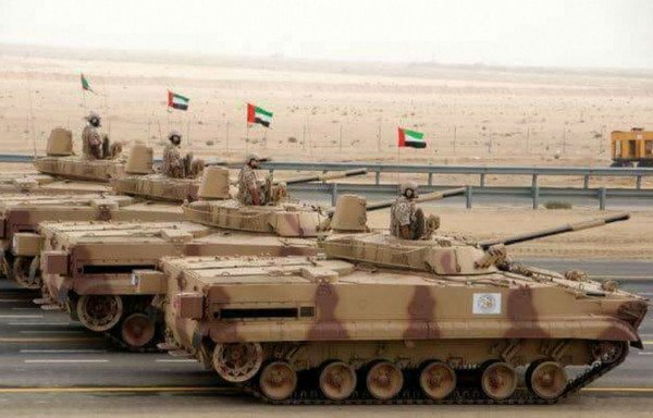 Emirati tanks take part in a military parade. The UAE's al-Dhafra Brigade on Monday (December 17th) kicked off a three-day joint exercise with the US army in al-Hamra region. [Photo circulated on social media]