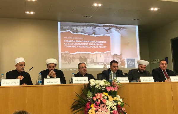 ناقشت مجموعة من القيادات السياسية والدينية والإعلامية أزمة اللاجئين السوريين، وذلك في ندوة عقدت يوم 12 كانون الأول/ديسمبر بجامعة الروح القدس في الكسليك. [نهاد طوباليان/المشارق]