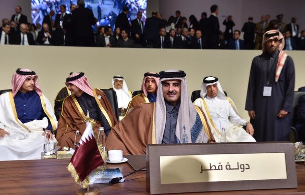 أعلنت قطر أنها ستشتري سندات خزينة لبنانية بقيمة 500 مليون دولار أميركي بعد يوم من زيارة أميرها لبيروت لحضور القمة الاقتصادية العربية. [حقوق الصورة للوكالة الوطنية للإعلام]