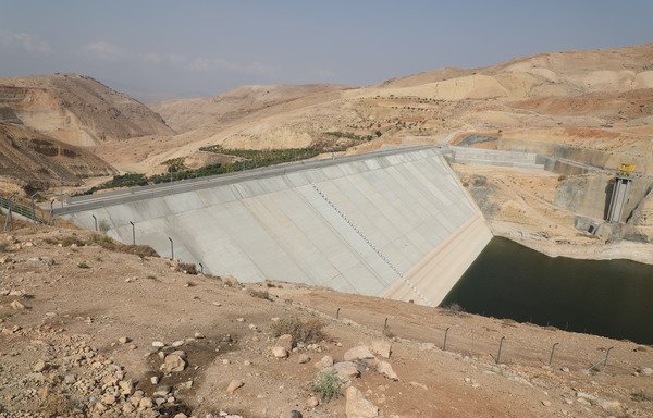 The Wadi Hamad dam in Karak's Ghor al-Mazraa area in Jordan is under construction. [Photo courtesy of the Ministry of Water and Irrigation]