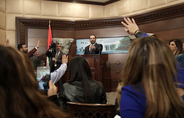 نخست وزیر منتخب لبنان سعد الحریری پس از اعلام تشکیل دولت جدید در همایش خبری در کاخ ریاست جمهوری در بعبدا، شرق بیروت در روز 31 ژانویه به پرسشهای رسانه ها پاسخ می دهد. [انور عمرو/ خبرگزاری فرانسه]