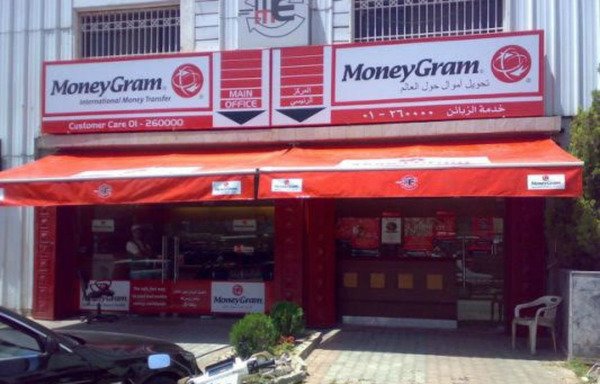 Money transfer companies such as MoneyGram must now pay out electronic transfers from abroad in Lebanese pounds only. [Nohad Topalian/Al-Mashareq]
