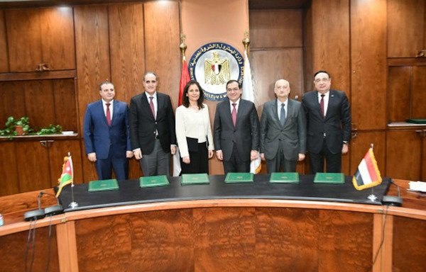 Jordanian and Egyptian officials gather on January 13th to sign an agreement to export natural gas to the kingdom in 2019. [Photo courtesy of the Jordanian Ministry of Energy]