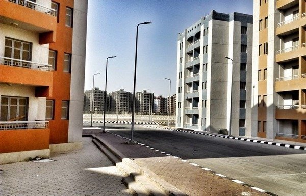 In January, residents of the Fawzi Aliwa quarry area were evacuated and moved to the new Asmarat district, pictured here, after a new rockslide incident in the area. [Photo courtesy of the Egypt Cabinet media office]