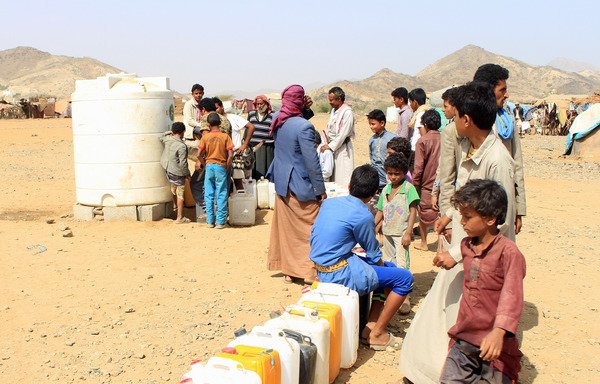 Yemenis who fled fighting between pro-government forces and the Iran-backed Houthis fill water jerrycans at a camp for displaced people in Hajjah province on January 16th. [AFP]
