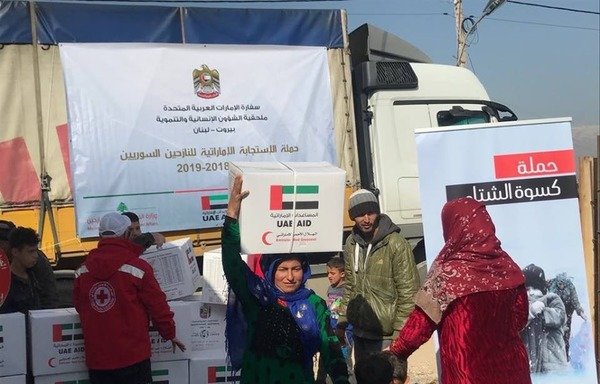 وزعت حملة ’الإستجابة الإماراتية للنازحين السوريين لشتاء 2019‘ المساعدات الإنسانية على اللاجئين السوريين في لبنان. [حقوق الصورة لسفارة الإمارات]