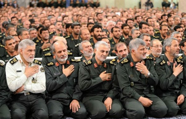 Older-generation IRGC generals flank Quds Force commander Maj. Gen. Qassem Soleimani. [Photo circulated on social media]