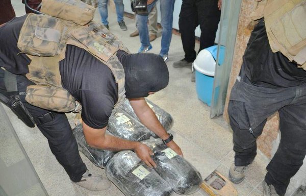 Iraqi intelligence forces in Basra deliver smuggled narcotic pills to Baghdad's Department of Forensic Medicine for examination and destruction on June 9th, 2018. [Photo courtesy of the Iraqi Ministry of Health]