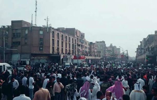 A demonstration was held in the main market in the city of Ahwaz to protest Iranian regime negligence. [Photo circulated on social media]