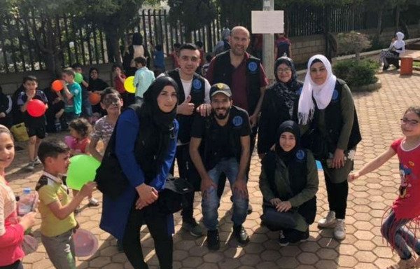 المتطوعة السورية رحاب الخالد تنظم نشاطات للأطفال اللاجئين، في إطار عملها مع مفوضية الأمم المتحدة لشؤون اللاجئين. [حقوق الصورة لرحاب الخالد]