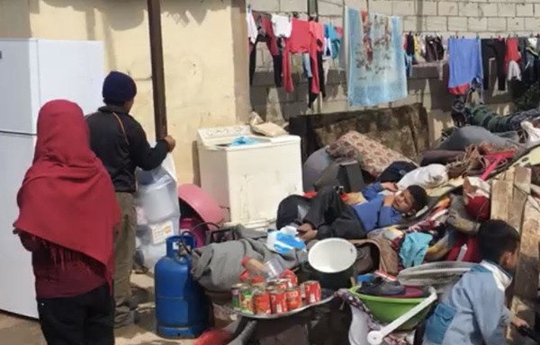 أُجبر اللاجئون السوريون على إخلاء المخيمات العشوائية الواقعة على مجرى نهر القاسمية، نظرا لارتفاع معدل تلوث المياه. [حقوق الصورة لمصلحة نهر الليطاني]