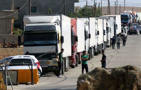 Trucks laden with French aid head for Eastern Ghouta. The aid was distributed by the UN. [Photo circulated on social media]