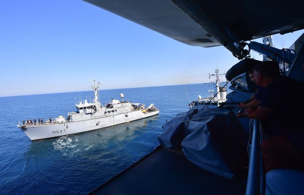 The French FS L'Aigle ship sails during a joint de-mining drill between the US, British and French navies in the Arabian Gulf on April 15th, 2019. [Giuseppe Cacace/AFP]