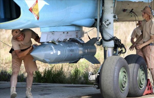 Russian soldiers load missiles onto an aircraft at a Russian base in Syria. [Photo circulated on social media]