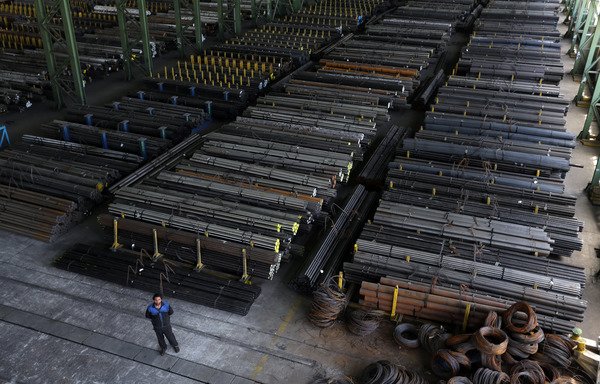 An employee works at the Iran Alloy Steel Company (IASCO) plant in the central Iranian city of Yazd on April 6th, 2015. [Atta Kenare/AFP] 