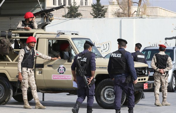 Jordanian security forces stand guard outside a military court as members of a cell accused of involvement in a shooting attack in 2016 go on trial at the military State Security Court in Amman on November 13th, 2018. [Khalil Mazraawi/AFP]