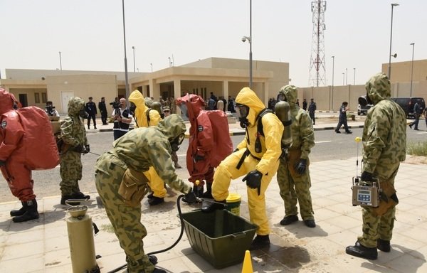 US Army and Kuwaiti Civil Defence elements during training on responding to the threat of a terrorist attack with weapons of mass destruction. [Photo courtesy of the Kuwaiti Ministry of Interior]