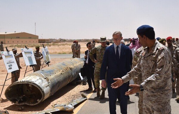 Brian Hook (2nd R), the US special representative on Iran, checks what Saudi officials said were Iranian-made Houthi missiles and drones intercepted over Saudi territory and the remnants of a "cruise missile" that slammed into Abha airport on June 12th, during a visit to an army base in al-Kharj, south of the Saudi capital Riyadh, on June 21st. [Fayez Nureldine/AFP] 
