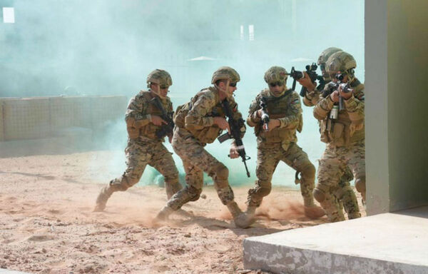 Jordanian and Emirati soldiers take part in the Solid Constants/1 joint military drill in June. [Photo courtesy of the Jordanian Armed Forces]