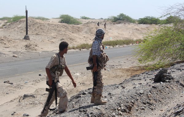 Yemeni forces take position at the entrance to Abyan province as they take part in an operation to drive al-Qaeda out of the southern provincial capital of Zinjibar on April 23rd, 2016. [Saleh al-Obeidi/AFP] 