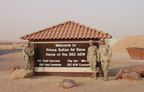 US soldiers stand at the entrance to Prince Sultan Air Base south of the Saudi capital of Riyadh. [Photo circulated on social media]