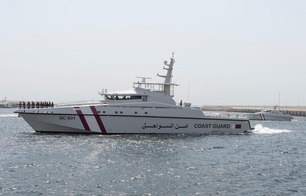 قطعة بحرية تابعة لخفر السواحل في قطر تشارك في 14 تموز/يوليو بمراسم افتتاح قاعدة الظعاين البحرية، وهي القاعدة الأكبر من نوعها في البلاد. [حقوق الصورة لوزارة الداخلية القطرية]