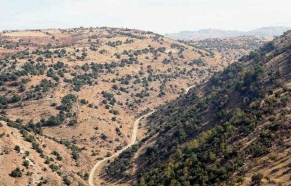 Lebanese forces have been stepping up surveillance activity along the border to prevent ISIS elements from moving between Syria and Lebanon via illegal crossings. [Nohad Topalian/Al-Mashareq]
