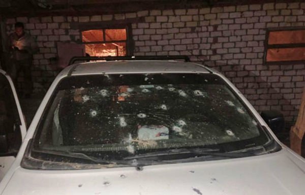 نیروهای امنیتی مصر گروهی از تروریست های مظنون در سینای شمالی را پس از گشودن آتش از جانب خودروی آنها به سمت نیروهای امنیتی که در منطقه جلبانه به آنها نزدیک می شدند، کشتند. [تصویر با کسب اجازه از وزارت کشور مصر]