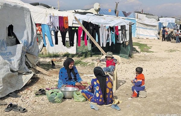 مسئولین لبنانی خانواده های سوری را تشویق می کنند تا تولد کودکان خود که در لبنان متولد شده اند را ثبت کنند تا آنها در نهایت بتوانند شهروندی سوریه را کسب کنند.[ نهاد طوبالیان/المشارق]