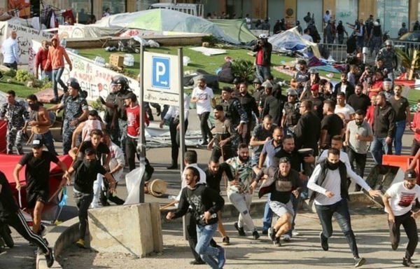 Hizbullah supporters on October 29th attacked peaceful demonstrators with sticks and pelted them with stones. [Photo courtesy of Jacques Gemayel]