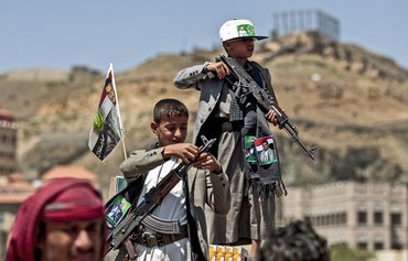 Arab Coalition turns over 12 child soldiers to Marib police