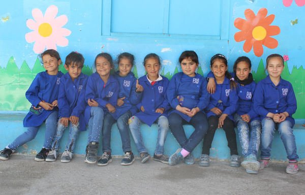 أطفال سوريون في بر الياس يشاركون في أنشطة تربوية قدمتها منظمة كياني. [حقوق الصورة لمنظمة كياني]