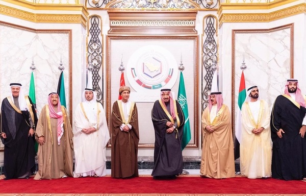 Gulf states leaders and delegation heads pose for a photo at the 40th Gulf Summit in Riyadh. [Photo courtesy of Saudi Press Agency]