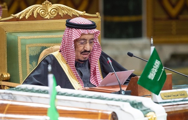 Saudi King Salman bin Abdulaziz delivers his opening speech at the 40th Gulf Co-operation Council Summit, in which he stressed the need to confront Iran's aggression. [Photo courtesy of Saudi Press Agency]