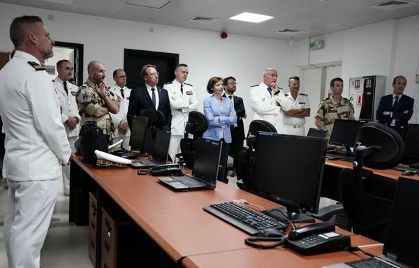 French Defence Minister Florence Parly visits the French Naval base's operations room in the UAE that will lead Europe's maritime mission to monitor Gulf waters. [Photo via Florence Parly's Twitter account]
