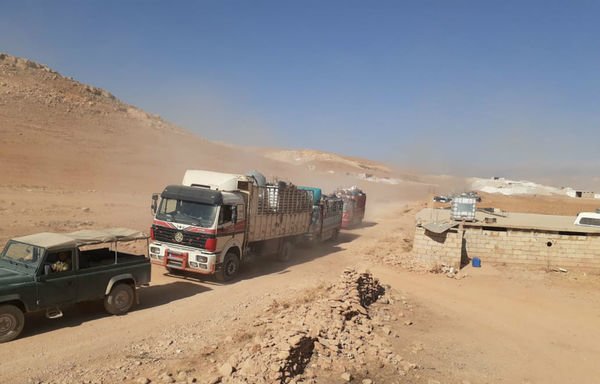 Vehicles cross into Syria through al-Zamarani border crossing near Arsal in Lebanon. [Photo courtesy of the General Directorate of General Security]