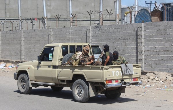 Members of Yemen's Southern Transitional Council secure an area in Aden on December 9th. [Saleh al-Obeidi/AFP]