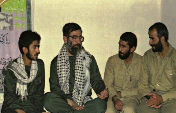 New IRGC Quds Force commander Esmail Qaani (2nd from right) during the Iran-Iraq war with Iran's Supreme Leader, Ali Khamenei (3rd from right). [Photo circulated on social media]