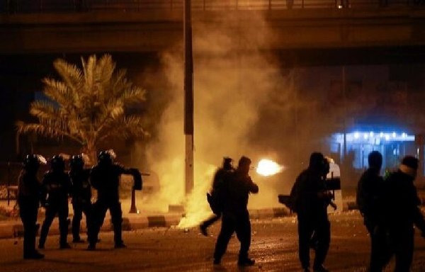 Iranian security forces are seen during protests in Mahshahr province against a decision to raise fuel prices. [Photo courtesy of Mehr News Agency]