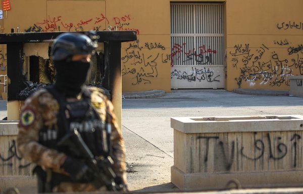Iraqi counter-terrorism forces stand guard in front of the US embassy in Baghdad on January 2nd after it was stormed and besieged by pro-Iran protestors. [Ahmad al-Rubaye/AFP]