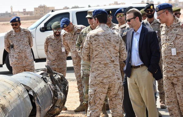 US Assistant Secretary of Near Eastern Affairs David Schenker (2nd-R) is shown reportedly Iranian weapons seized by Saudi forces from Yemen's Houthis, during a visit to a military base in al-Kharj in central Saudi Arabia, on September 5th, 2019. [Fayez Nureldine/AFP]