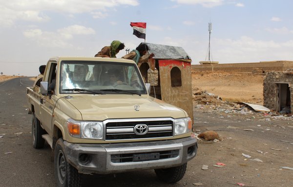 Yemeni pro-government forces gather at the military base of Nehm, in Sanaa province, the frontline with the Marib region, on April 7th, 2016. [Nabil Hasan/AFP]