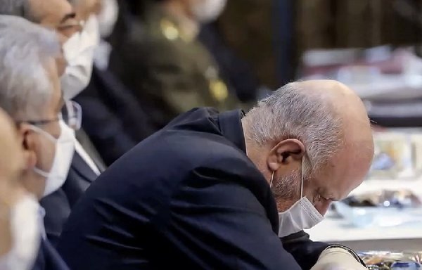 A despondent member of the Iranian cabinet is shown during a meeting with President Hassan Rouhani on March 18th in Tehran. [IRNA]