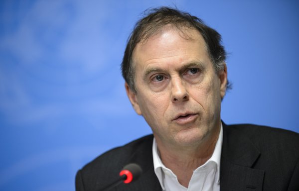 روپرت کالویل، سخنگوی کمیساریای عالی حقوق بشر سازمان ملل متحد که در این تصویر متعلق به ژانویه ۲۰۱۶ دیده می‌شود، روز جمعه (۳ آوریل) از مرگ یک مجرم جوان که گفته می‌شود توسط مأموران امنیتی در زندان مهاباد شدیدا مورد ضرب و شتم قرار گرفته است، ابراز وحشت کرد. [فابریس کوفرینی/ خبرگزاری فرانسه]