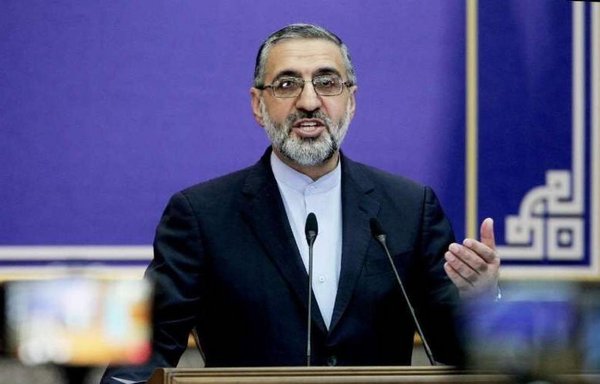 الناطق باسم القضاء الإيراني غلام حسين إسماعيلي قال إن ’المؤامرات‘ بين السجناء وعدد قليل من الحراس في سجن سقز مكنت القيام بأعمال شغب وأدت إلى فرار نحو 80 سجينًا يوم 27 آذار/مارس. [الصورة مأخوذة من وكالة أنباء الجمهورية الإسلامية]