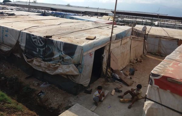 Calm prevails in the Majdal Anjar camp as Syrian refugees are adhering to the government's stay-at-home orders. [Mezyad al-Ali/Al-Mashareq]