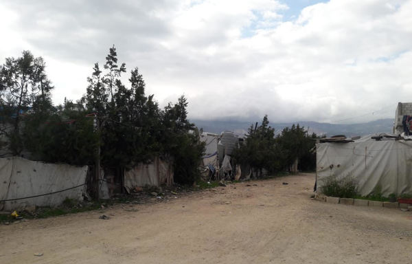 It is quiet and still inside Saadnayel camp as the coronavirus has forced Syrian refugees to limit their movement and ventures outside their tents. [Abu Suleiman Khaled/Al-Mashareq]